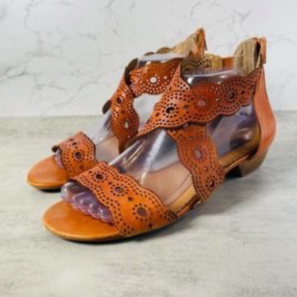 Everybody By BZ Moda - Brown Leather Cut Out Sandals